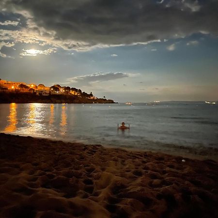 Studio Roses Beach Luaran gambar